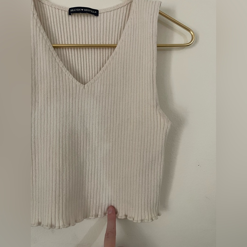 Brandy Melville/ Cropped Vneck Basic - image 5